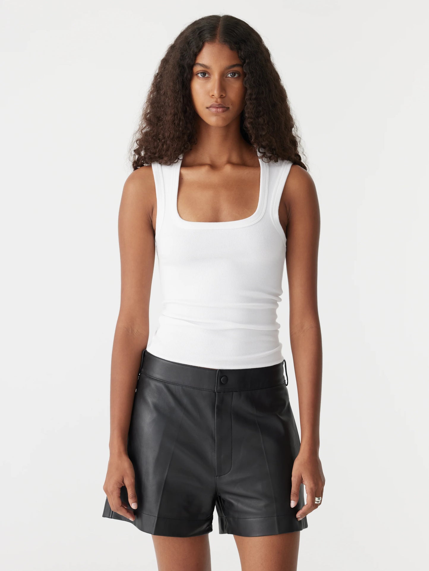 BASSIKE - Low scooped Rib Tank - White