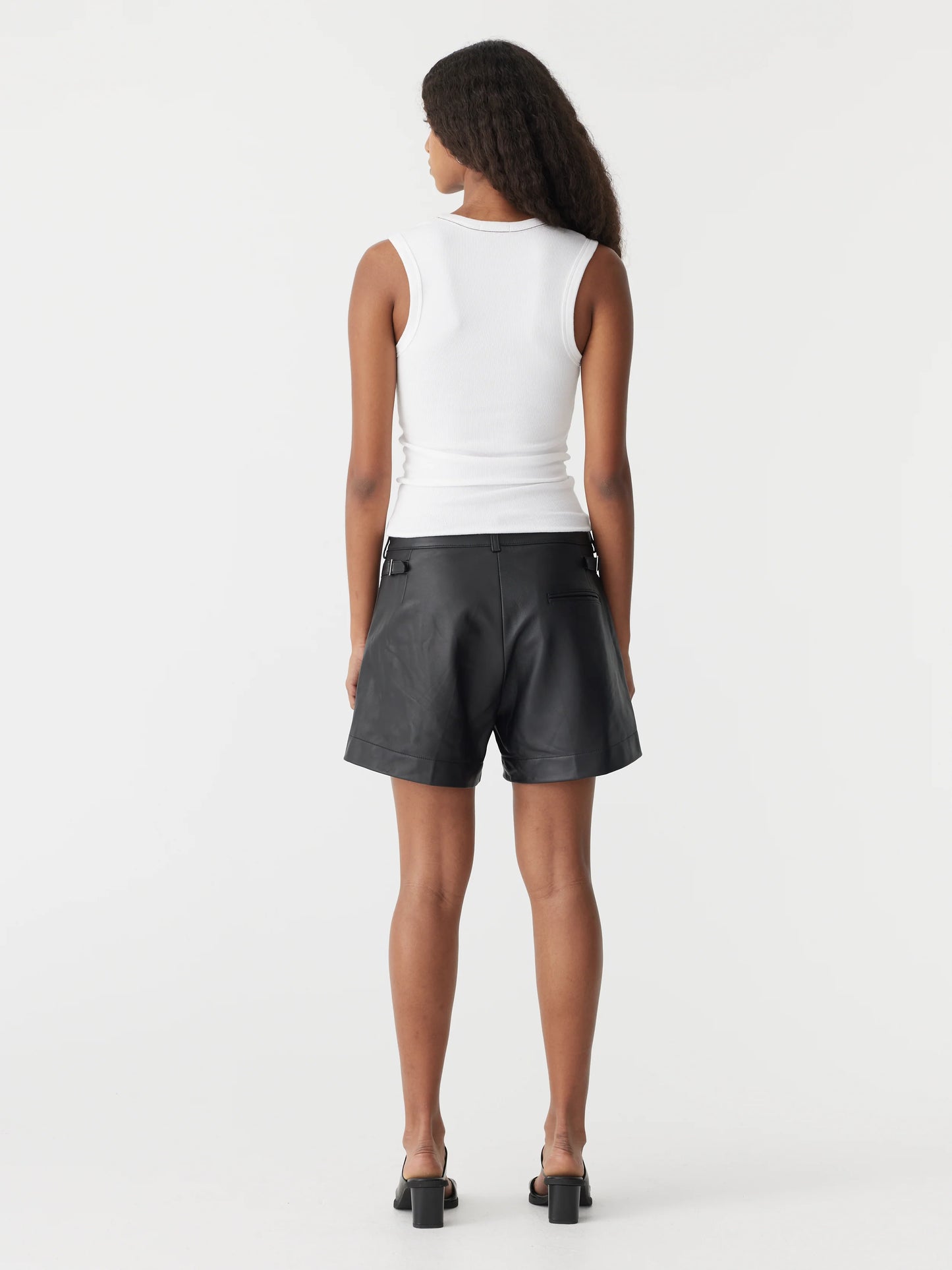 BASSIKE - Low scooped Rib Tank - White