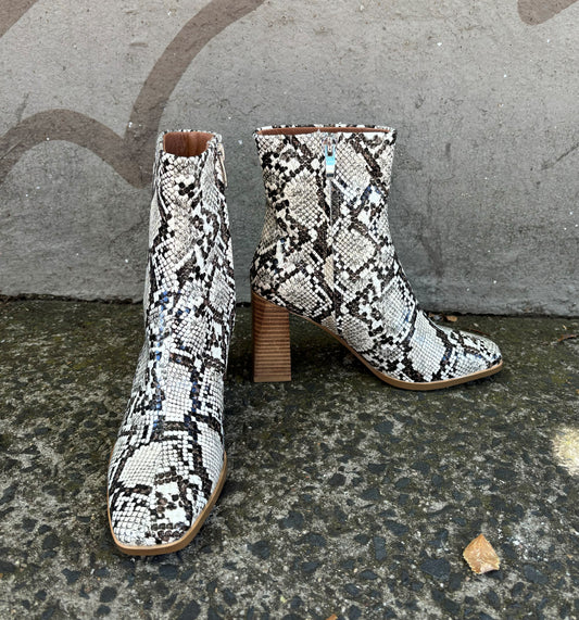 SKIN FOOTWEAR - SANDIAGO 8.5CM ANKLE BOOT IN SNAKE