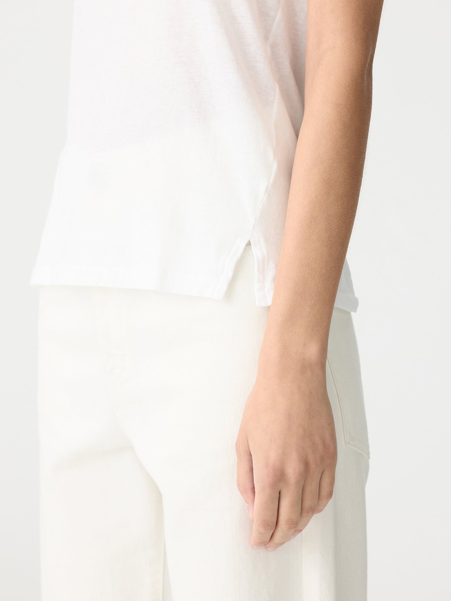 BASSIKE Slim muscle tank-white