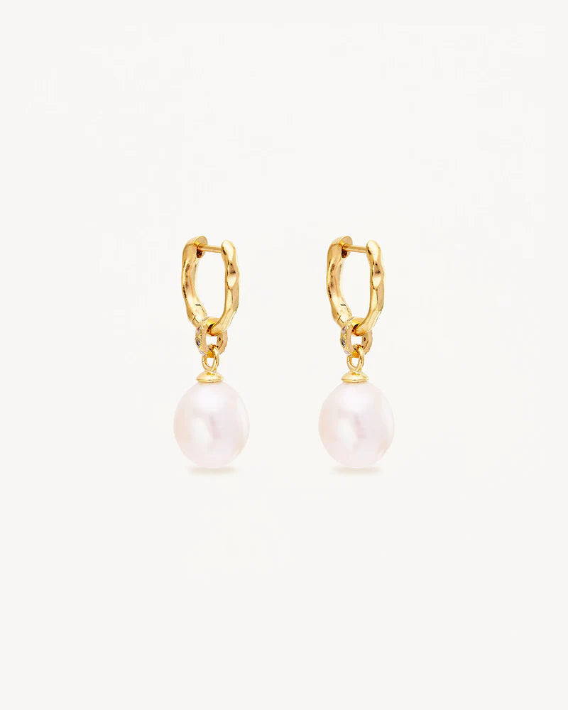 BY CHARLOTTE Embrace stillness hoops-gold