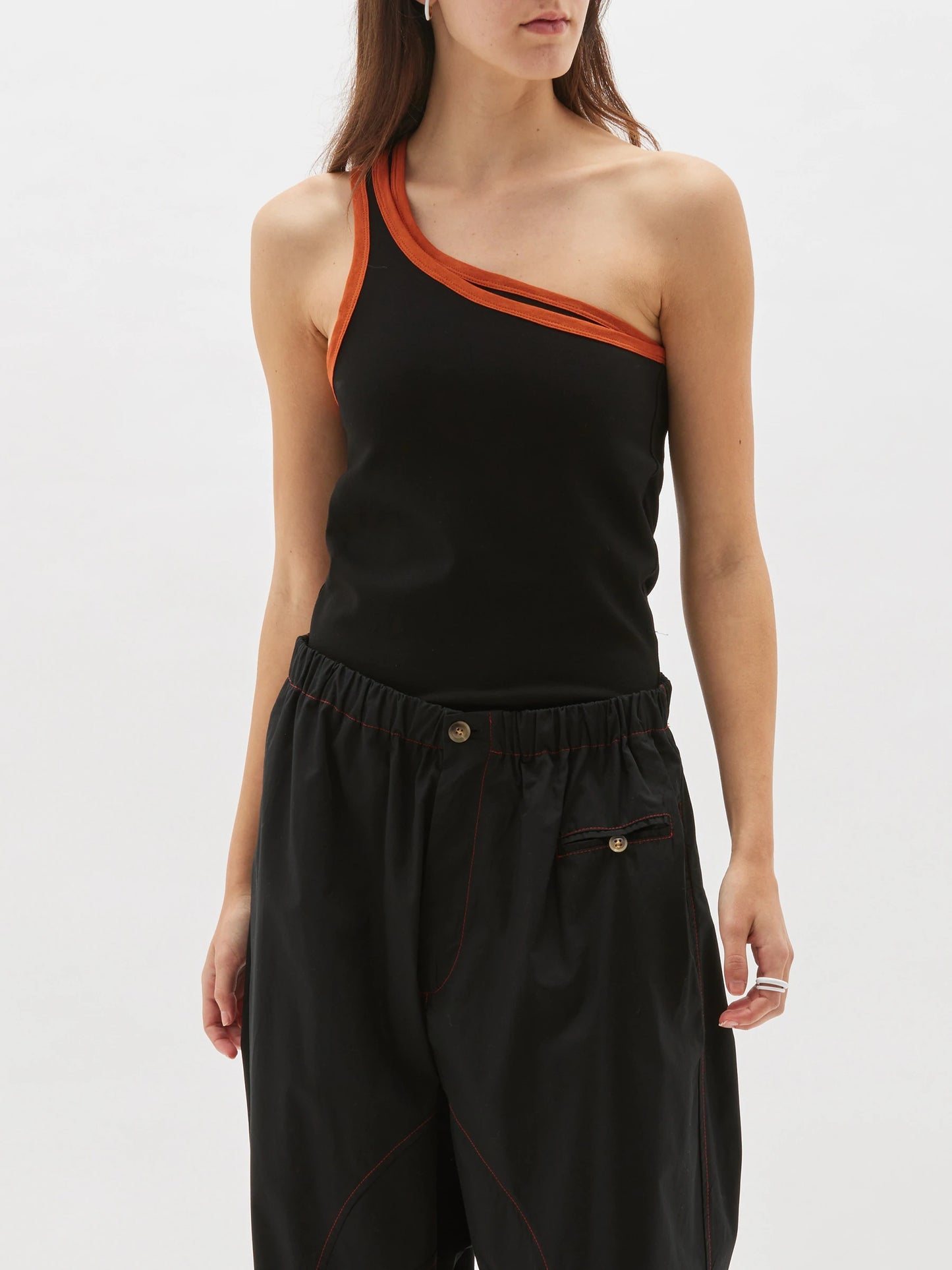 BASSIKE Contrast One Shoulder Tank
