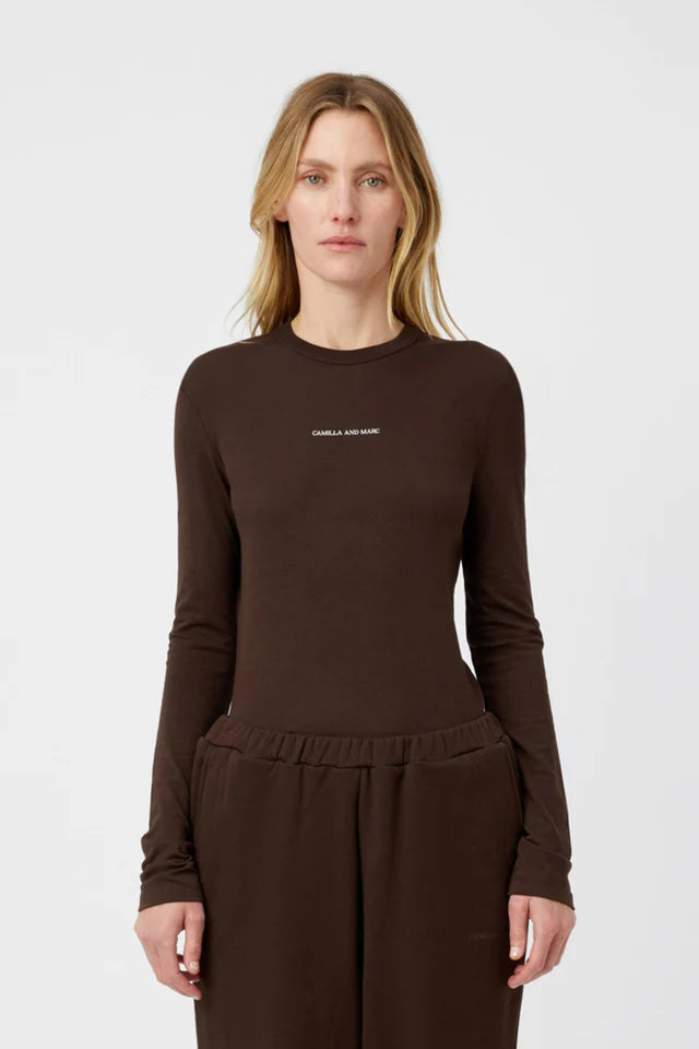 CAMILLA AND MARC Park Long Sleeve Logo Top-bitter chocolate