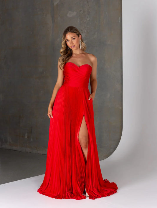 TANIA OLSEN - Hera in Red