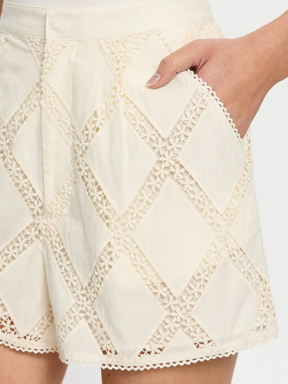 KIVARI - Izzy Short