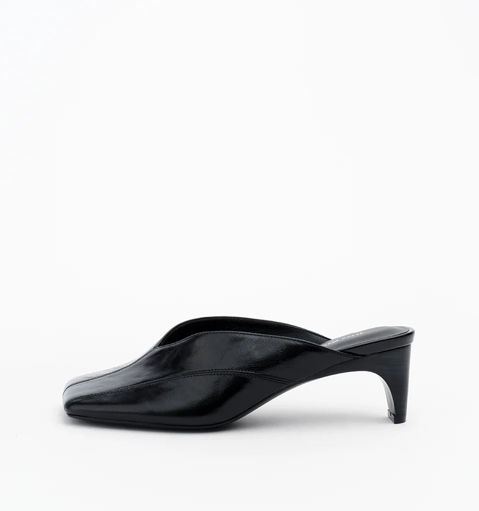 ALAIS MAE - Rosa in Black Oily Leather