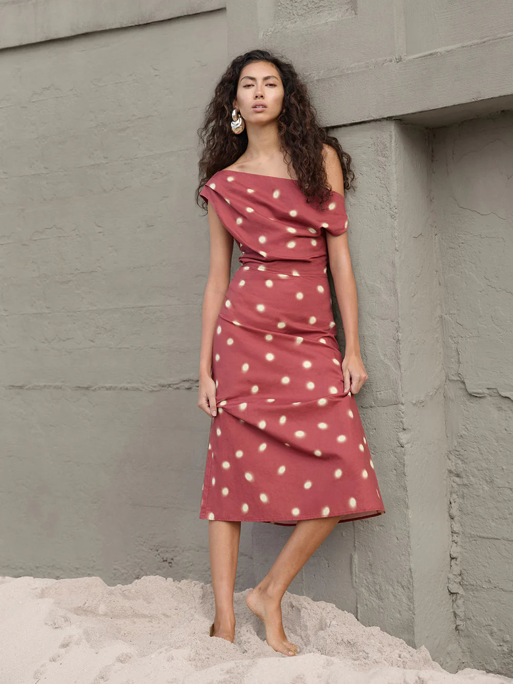 KIVARI - Saro Midi Dress in Brick