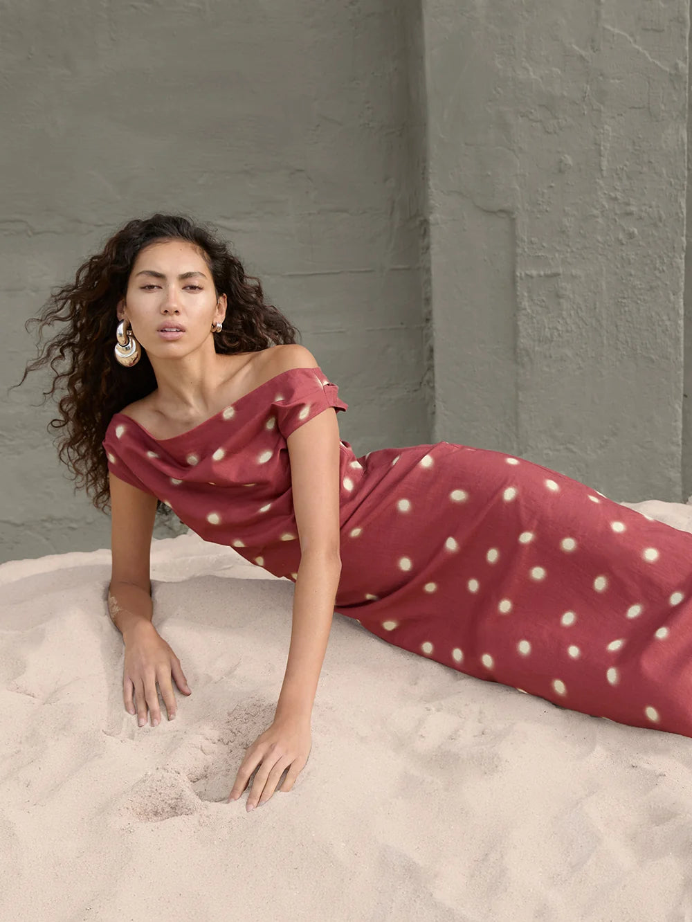 KIVARI - Saro Midi Dress in Brick