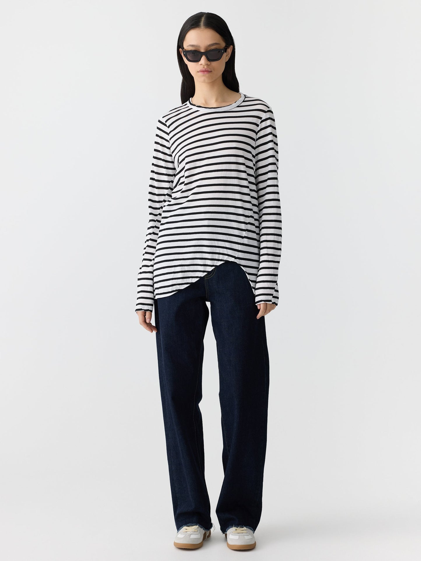 BASSIKE Stripe Scoop Hem Long Sleeve t-shirt-black/white